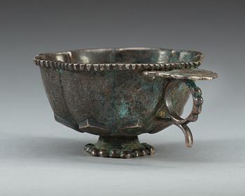 KOPP, silver. Troligen Tang dynastin.