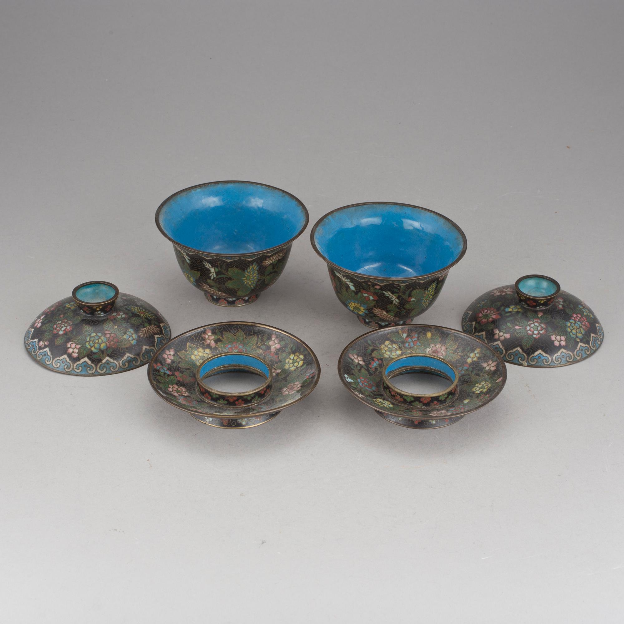 KOPPAR, ett par, cloisonné. Sen Qing dynasti, omkring 1900.