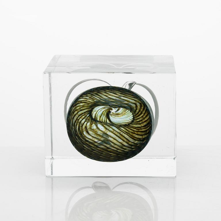 Oiva Toikka, årskub, signerad Oiva Toikka, Nuutajärvi 1988, numrerad 152/2000.