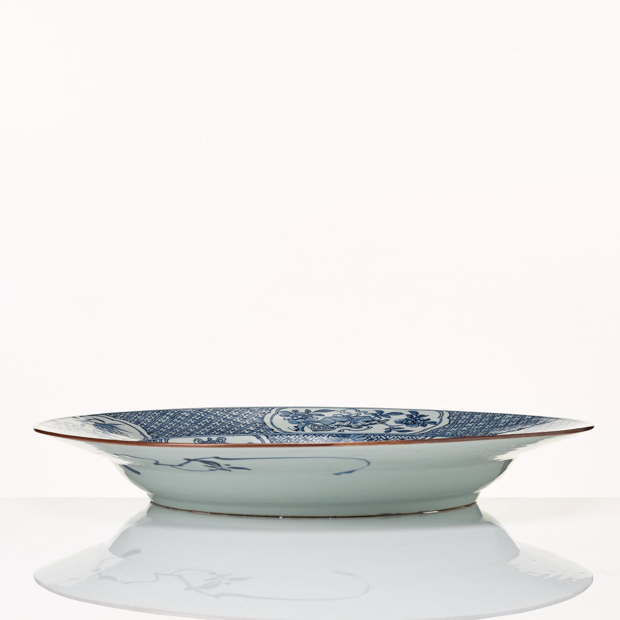 A blue and white dish, Qing dynasty, Qianlong (1736-95).