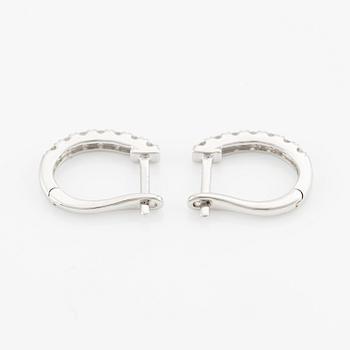 Örhängen kreoler 18K vitguld med briljantslipade diamanter.