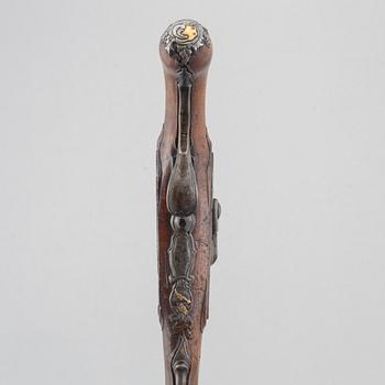 Slaglåspistoler, ett par, ändrade från flintlås,  Nusbaum Stockholm, 1700-talets mitt.