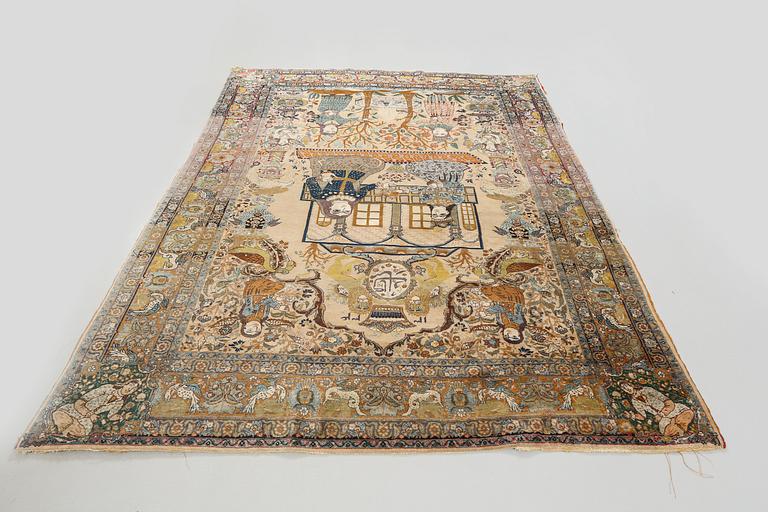 A Tabriz carpet, antique/semi-antique, dated 1914, 266 x 195 cm.