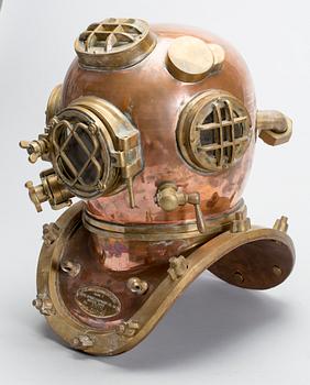 DYKARHJÄLM, kopia efter "U.S Navy Diving Helmet Mark V. Morse Diving Equipment Co Inc. Boston Mass. Date 7-17-41.