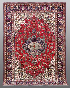 A carpet, Tabriz, ca 295 x 208 cm.