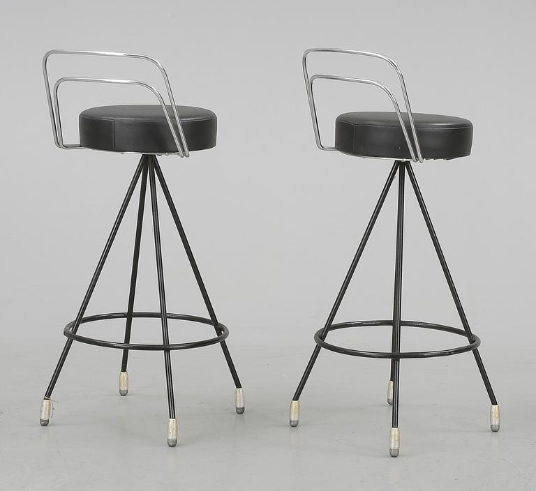 BARDISK och BARSTOLAR, 5 st, 1950-tal.