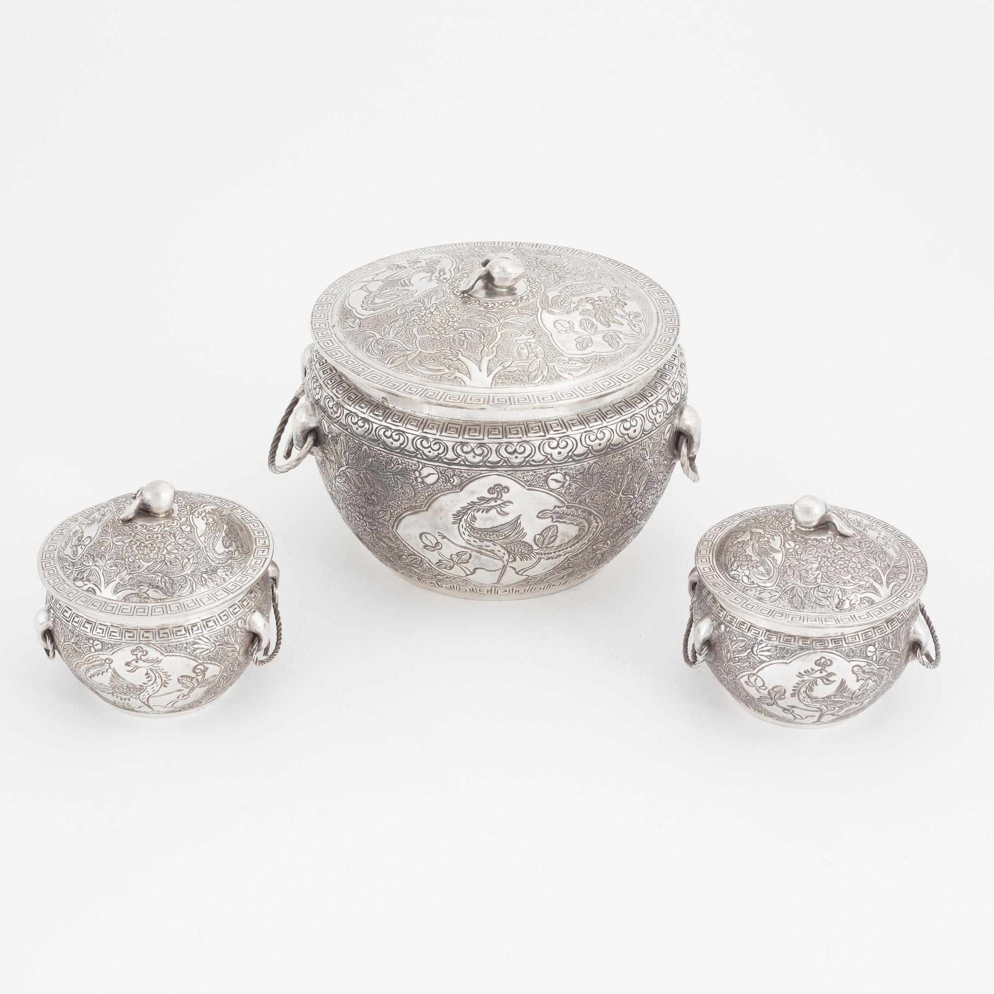 Askar med lock, 3 st, silver. Qingdynastin, Kina, omkring 1900.