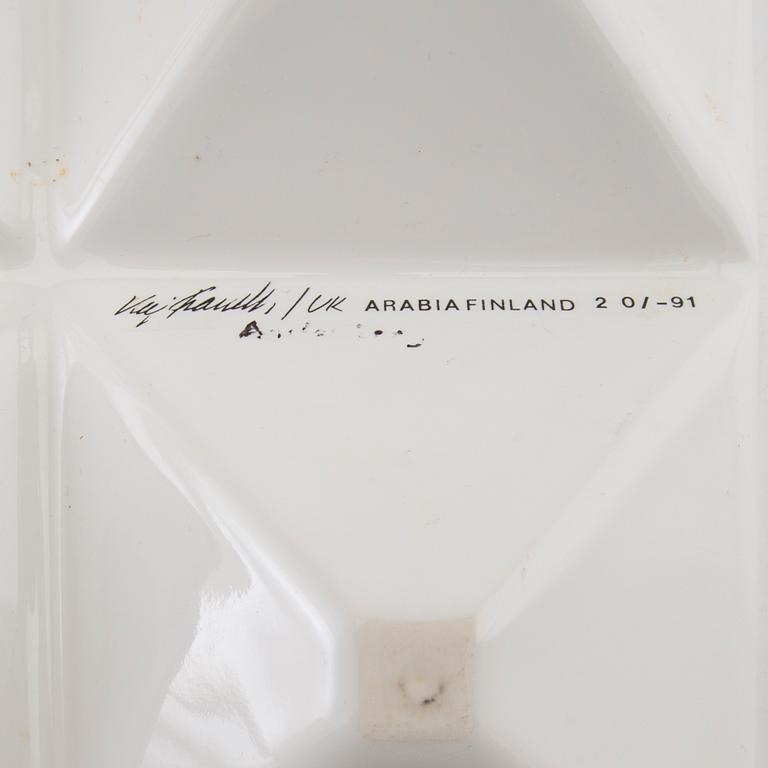 Tapio Wirkkala, serveringsfat "Lokerovati" Arabia Finlandd sent 1900-tal porslin.