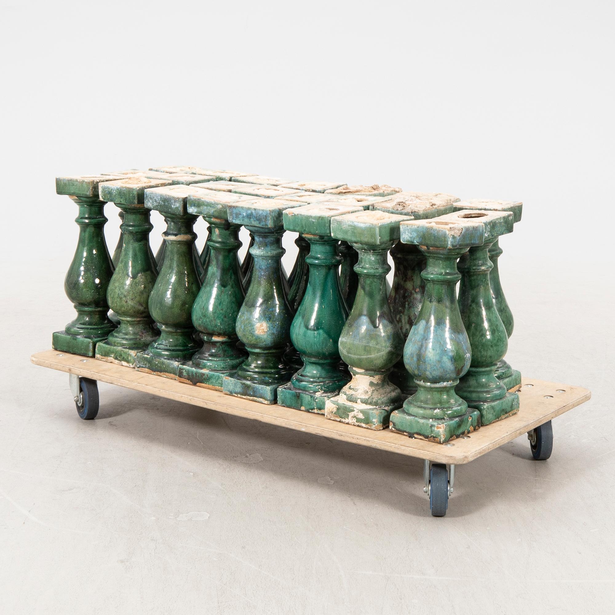 Balusterdockor 23 st 1800-tal från The East India Companys byggnad i Singapore.