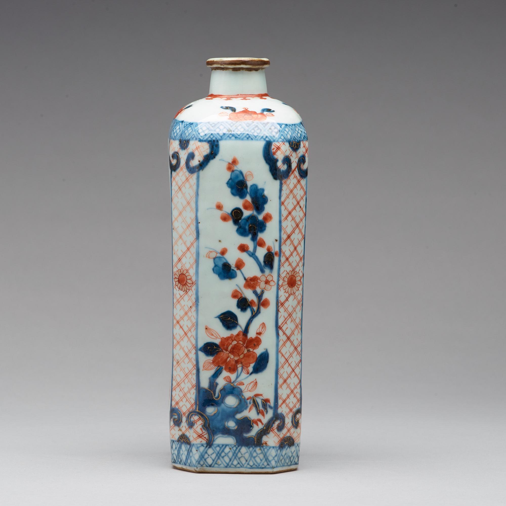 FLASKA, porslin. Qingdynastin, Kangxi (1662-1722).
