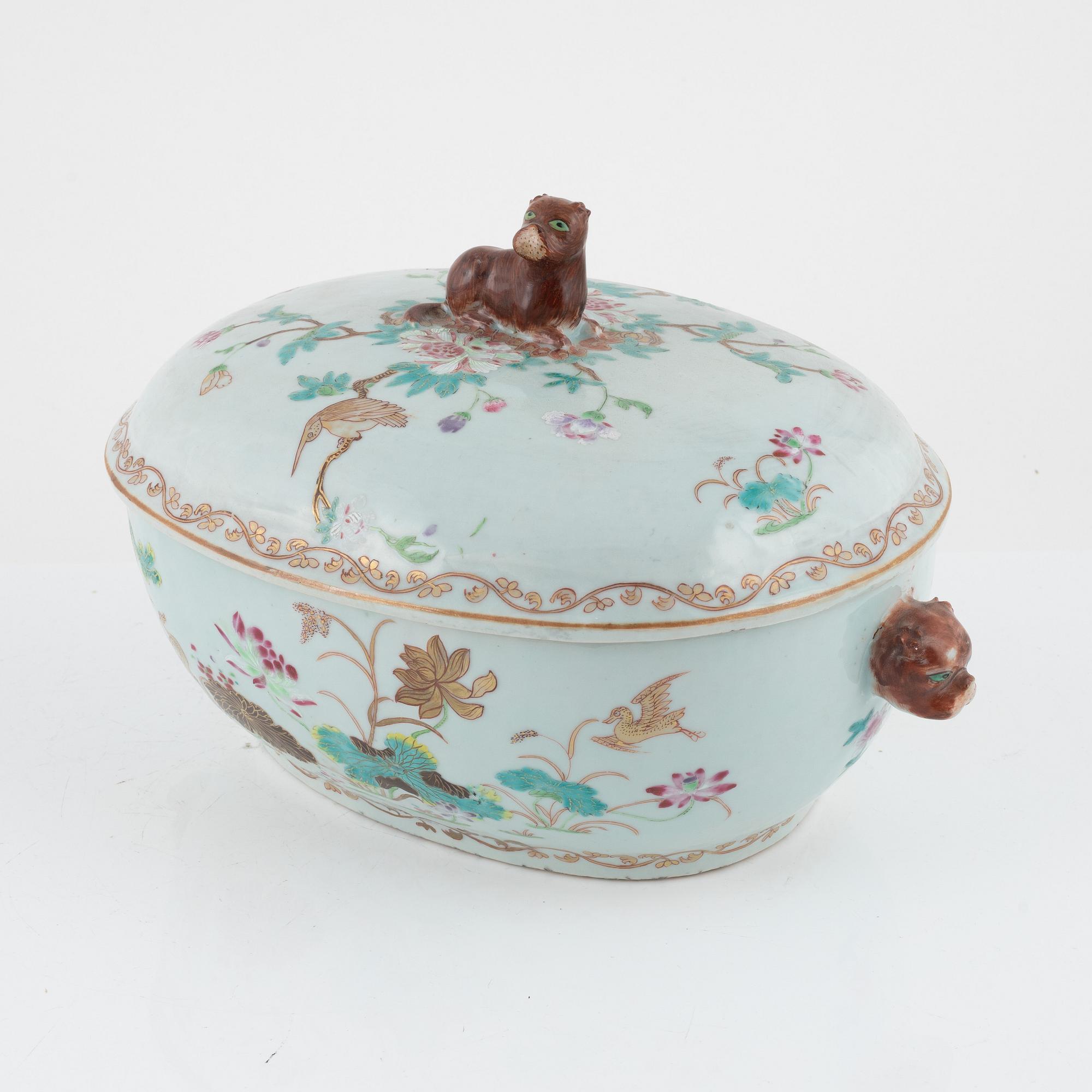 Terrin med lock, kompaniporslin. Qingdyastin, Qianlong (1736-95).