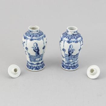 A group of blue and white chinese and japanese porcelain, 18th/19th Century. (7 pieces).