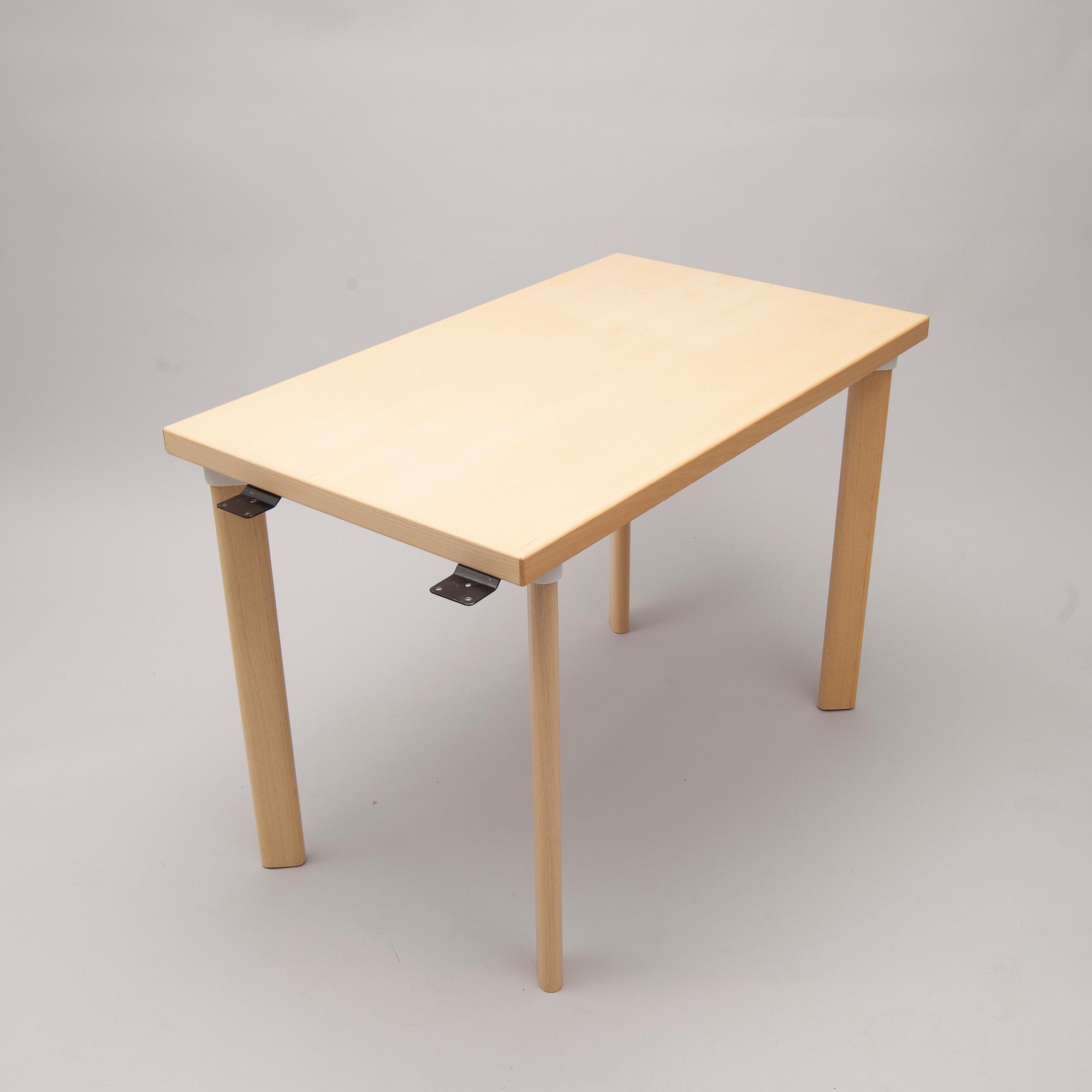 KIRJOITUSPÖYTÄ ja SIVUPÖYTÄ sekä LAATIKOSTOJA 2 kpl, Alvar Aalto, Artek.