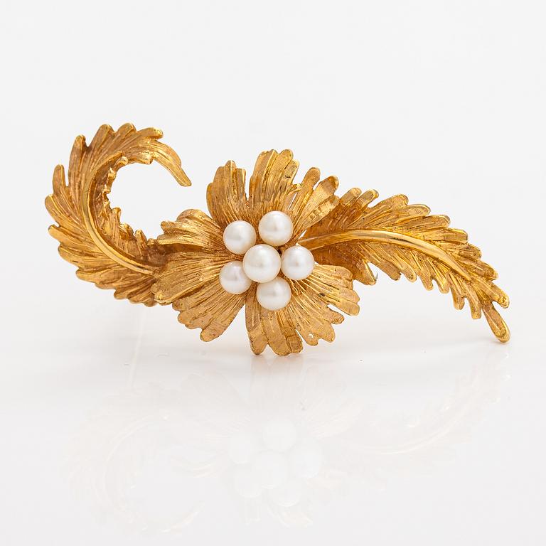 A 14K gold and cultured pearl brooch. Pentti S. Anttila, Helsinki 1967.