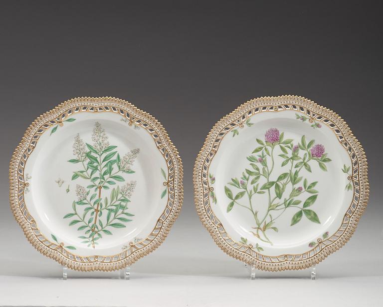 A set of 14 Royal Copenhagen 'Flora Danica' plates, Denmark, 20th Century.