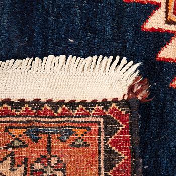 Carpet, Persia, approx. 305 x 148 cm.