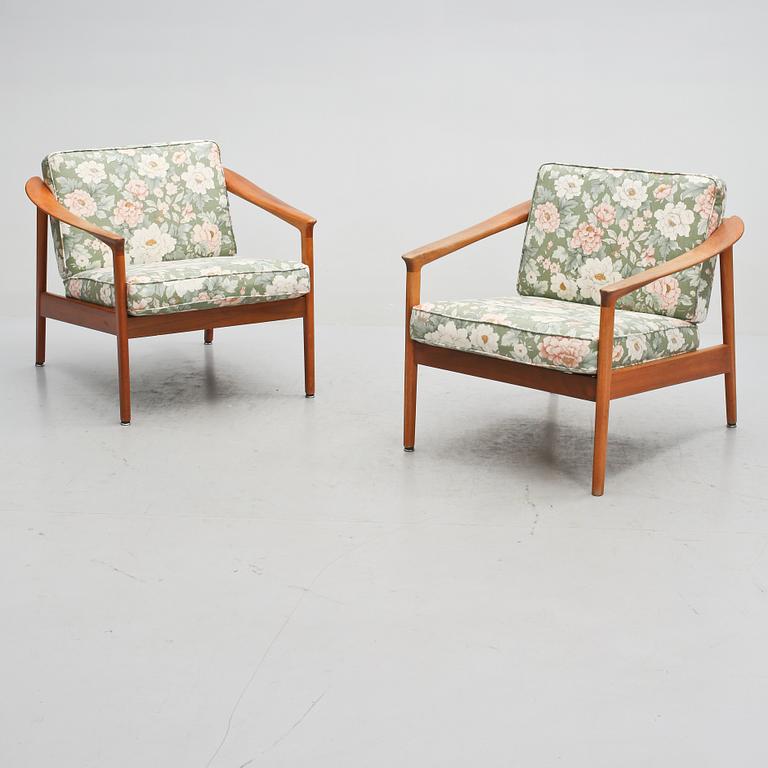 FÅTÖLJER, ett par, Folke Ohlsson, Bodafors, 1900-talets tredje kvartal.