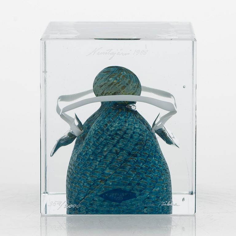 Oiva Toikka, vuosikuutio, signeerattu Oiva Toikka, Nuutajärvi 1988, numeroitu 354/2000.