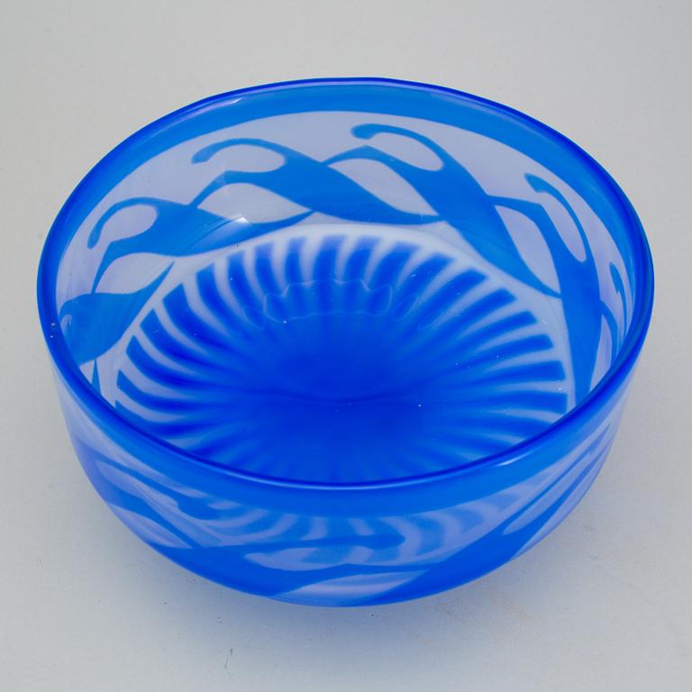 A Gunnar Cyrén 'graal' glass bowl, Orrefors, Sweden 1967.