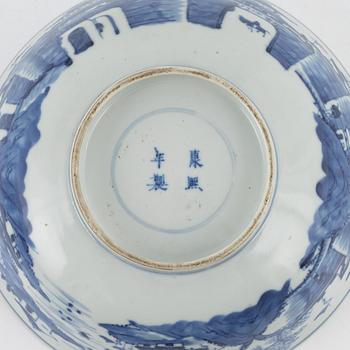A blue and white porcelain bowl and dish, China, early 20th century.