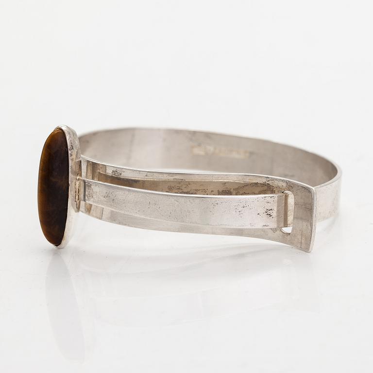 Elis Kauppi, A sterling silver bracelet with a tiger eye. Kupittaan Kulta, Turku 1961.