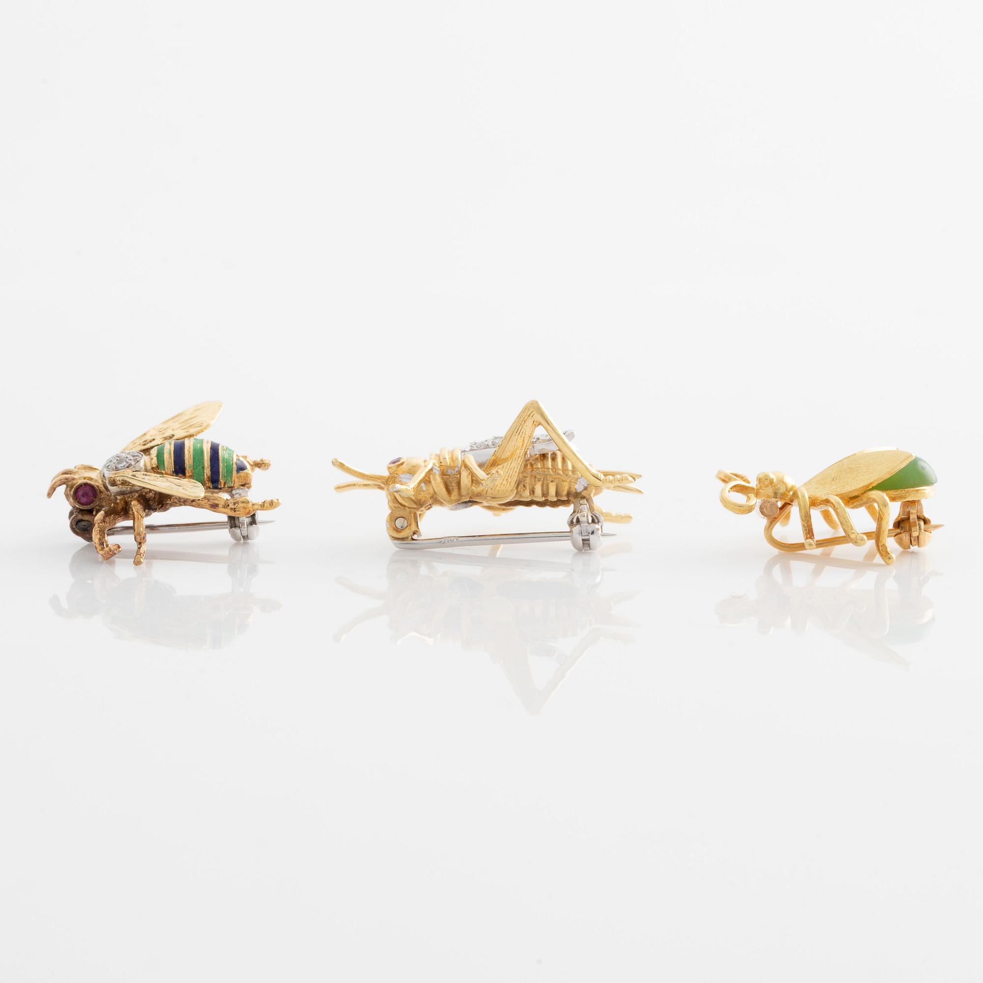Three brooches in the shape of insects, 18K gold.