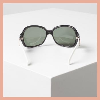 SOLGLASÖGON, Fendi.