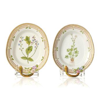 468. A pair of Royal Copenhagen 'Flora Danica' dishes, Denmark, 20th century.