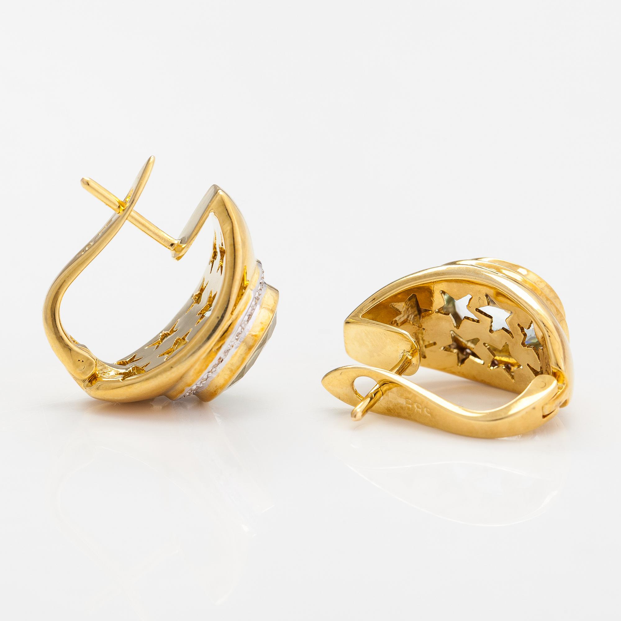 A pair of 14K gold earrings with diamonds ca. 0.12 ct in total and aquamarines.
