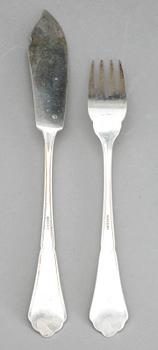 FISKBESTICK, 24 delar, silver, Tyskland, 1900-talets första hälft. Vikt ca 1154 gram.