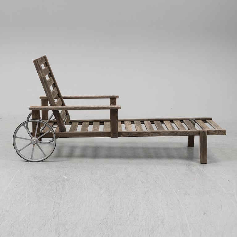 A second half of the 20th Century stained pine sunbed by Elsa Stackelberg, Fri Form.