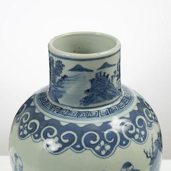 A Chinese blue and white porcelain vase, Qing dynasty, 19th century.