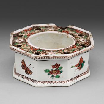 An enamelled inkstand, Qing dynasty, 18th Century.