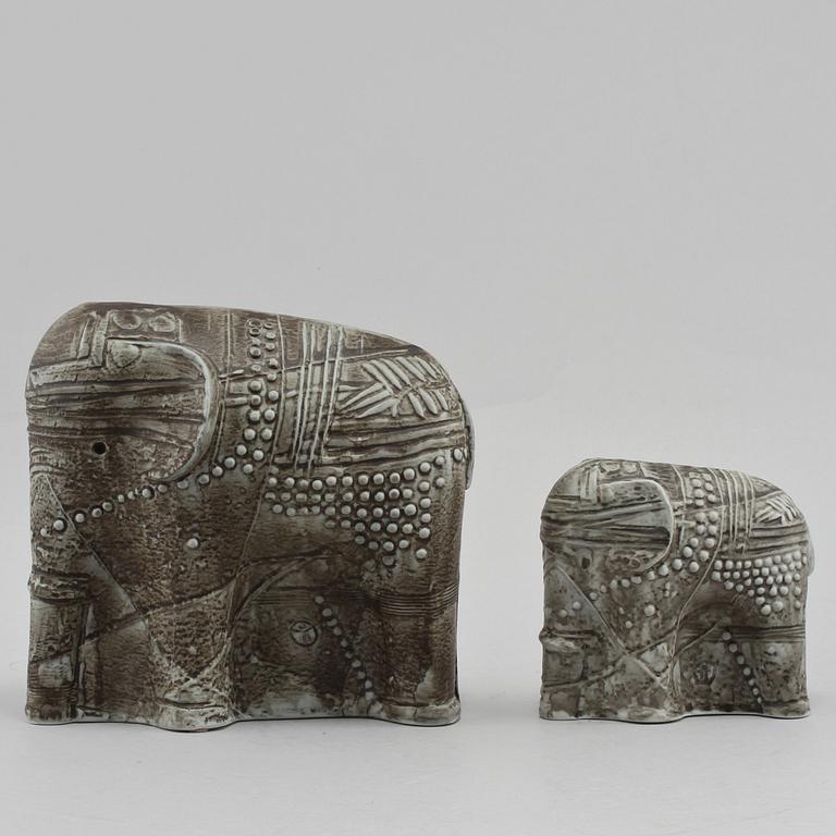 FIGURINER, 2 st, stengods, Bertil Vallien, Rörstrand, 1900-talets andra hälft.