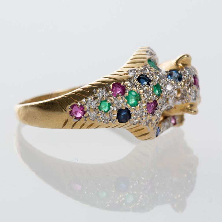 RING, 18K guld med diamanter, safirer samt smaragder.
