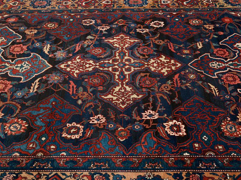 Matto, semi-antique, Chaharmahal/Bakhtiari Province, ca 386, 223,5 cm ( ca 2,5-3,5 cm flat weave at the ends).