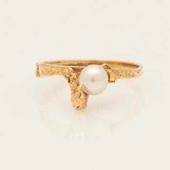 Björn Weckström, ring, 18K with cultured pearl, Lapponia, Finland.