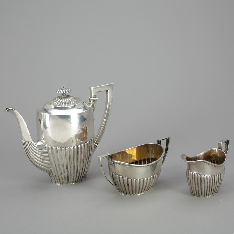 KAFFESERVIS, 3 delar, silver, CG Hallberg, Stockholm, 1909. Vikt ca 1237g.