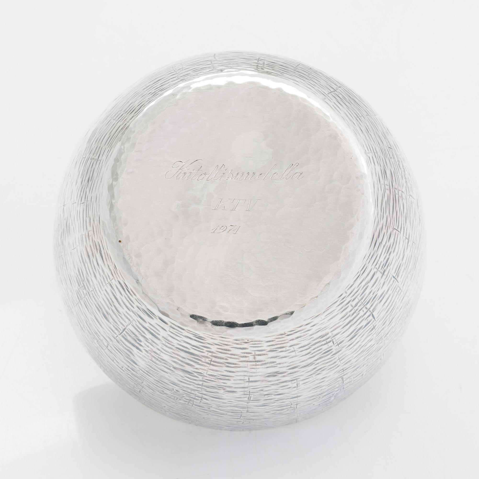 Tapio Wirkkala, skål, sterlingsilver, TW 243, Kultakeskus, Tavastehus 1971.