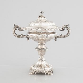 Carl Nyström, sockerskål med lock, silver, Stockholm 1845.