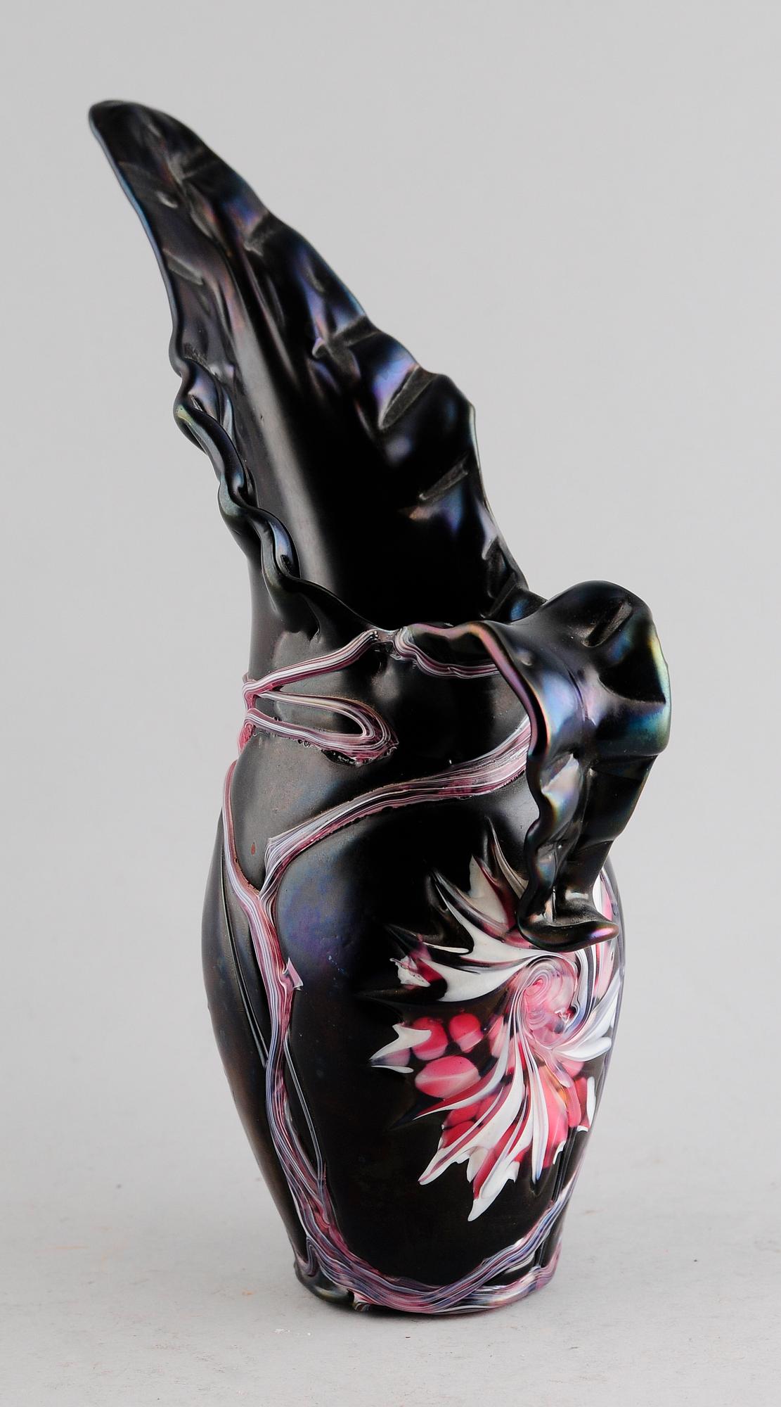 BRINGARE, glas, möjligen Loetz, tidigt 1900-tal.