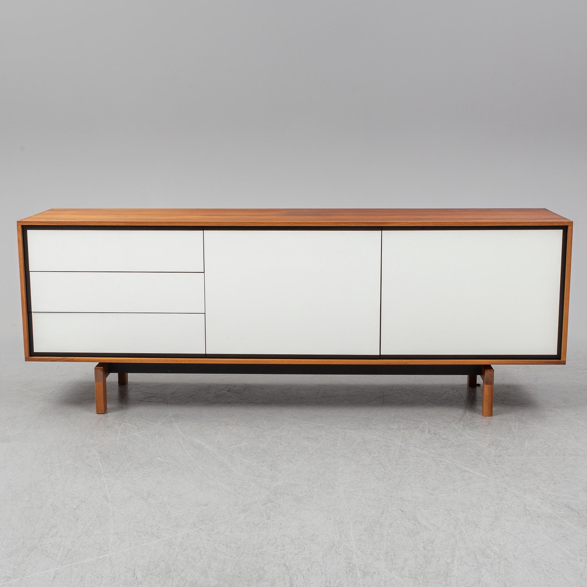 MICHAEL H NIELSEN, skänk/sideboard, "Floow", Bolia.