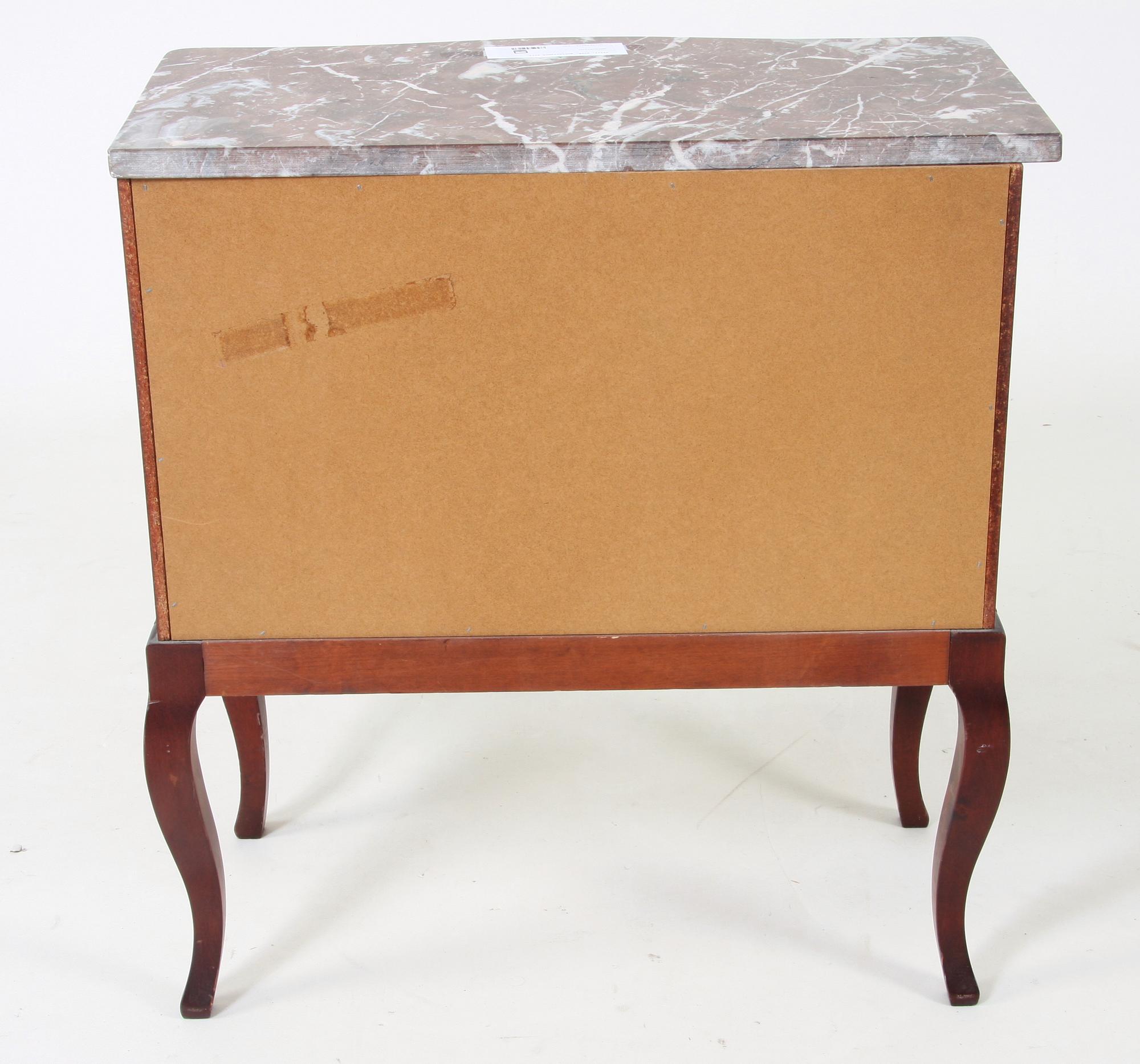 BYRÅ, gustaviansk stil.