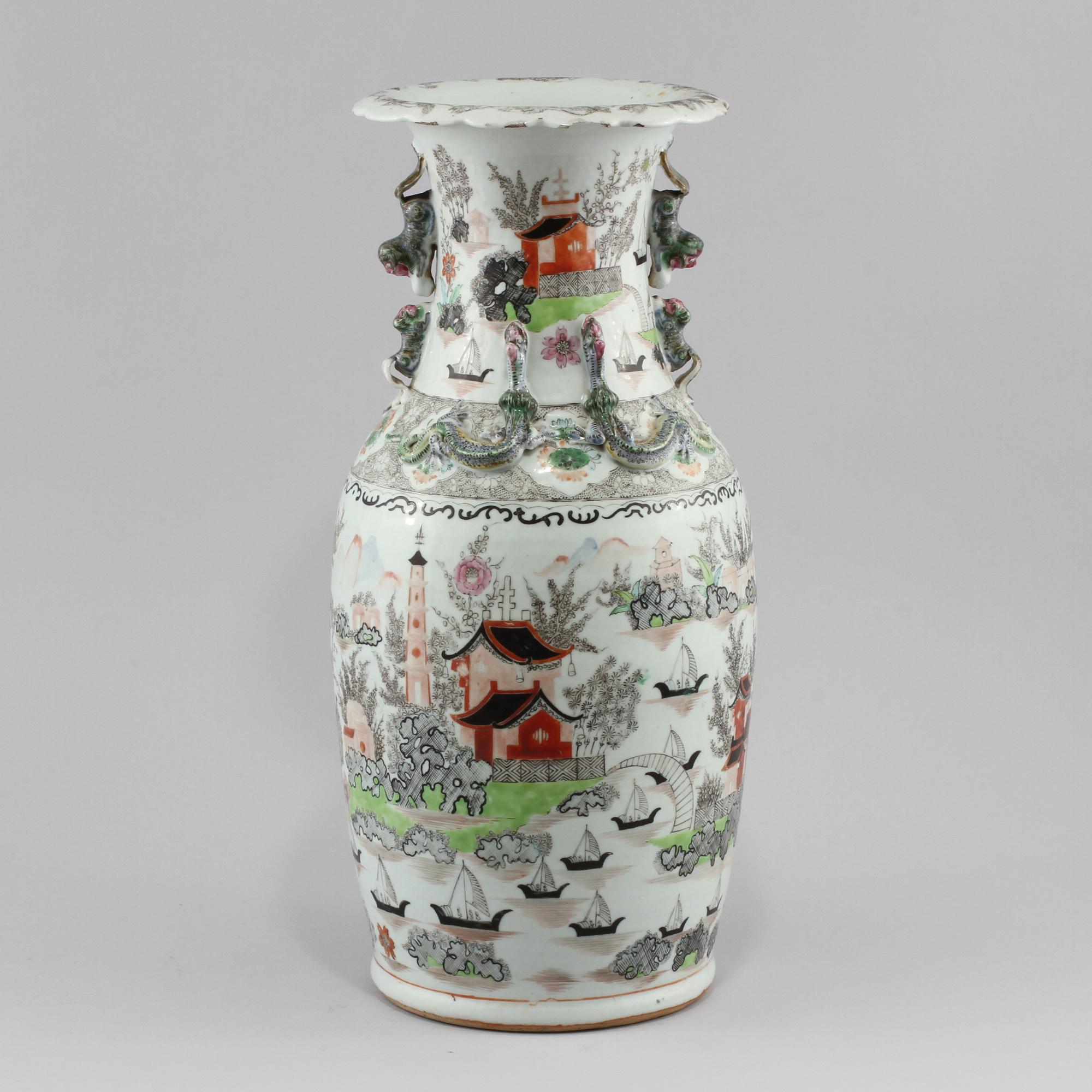 VAS, porslin, Kina, 1900-talets början.