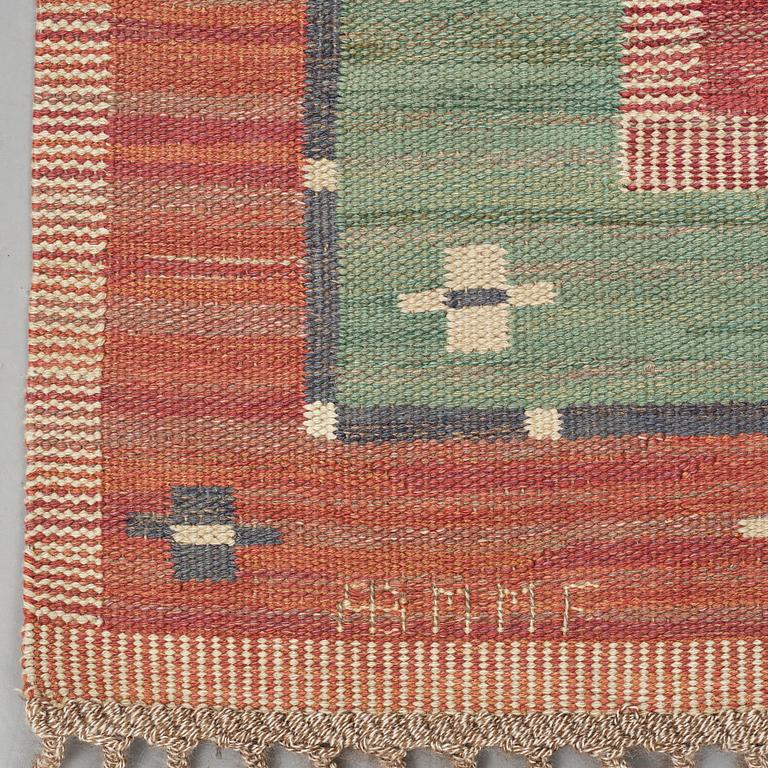 Märta Måås-Fjetterström, Matta, "Röda Bårdmattan", med grönt, rölakan, ca 292-293 x 194-200,5 cm, signerad AB MMF.