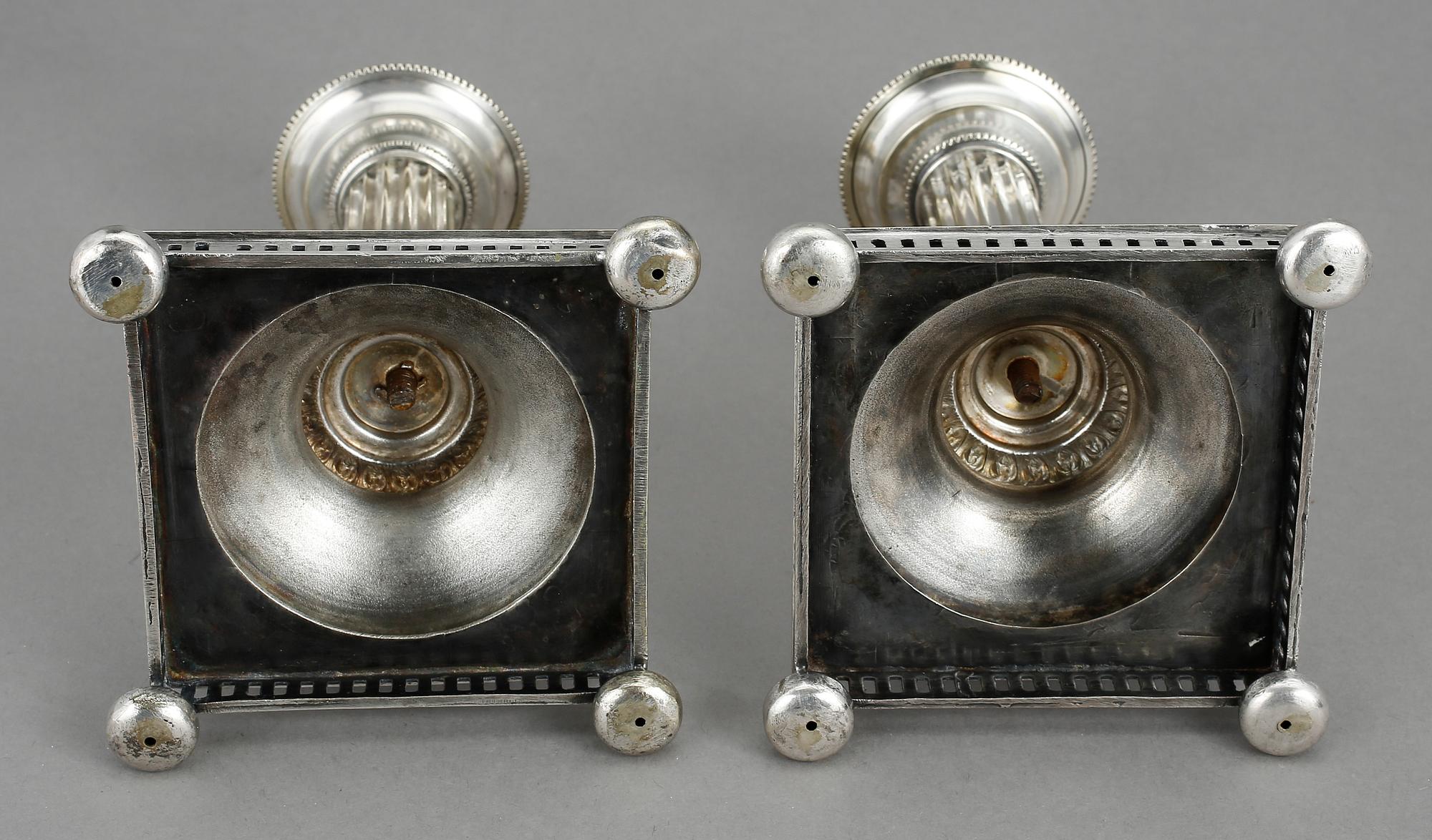 LJUSSTAKAR, ett par, nysilver, gustaviansk stil, 1900-tal.