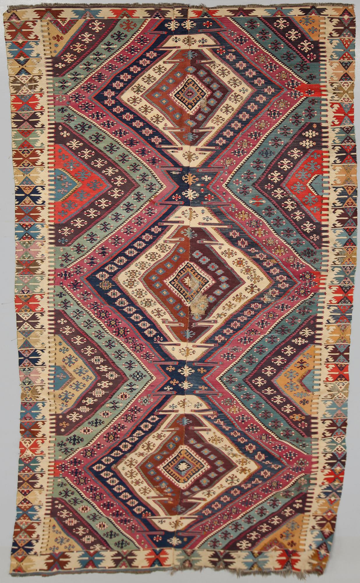 MATTA, Kaukasisk Kelim, antik. 357 x 157 cm.