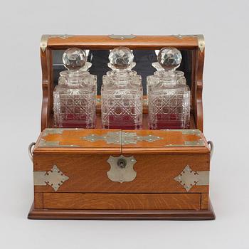 A 20th century decanter stand.