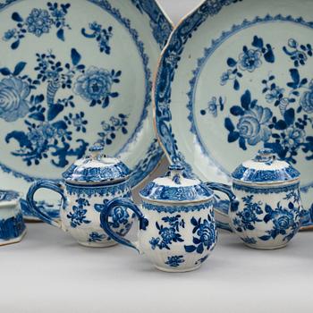 A blue and white dinner service, Qing dynasty, Qianlong (1736-95). (62 pieces).