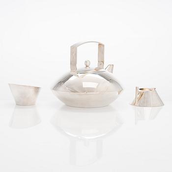 Pekka Piekäinen, a 3-piece sterling silver tea set, J.A.Tarkiainen, Helsinki 1988.